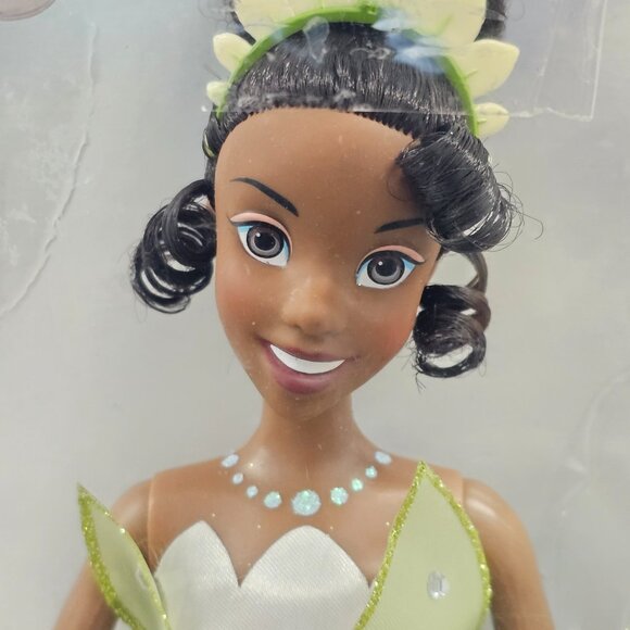 Disney Store Exclusive The Princess Tiana & The Frog Princess Tiana Doll (2009) - Picture 11 of 16